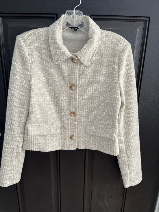 amanda and chelsea Jackets & Blazers - Amanda & Chelsea Size Small Cropped Cream Bouclé Button-Front Women's Jacket
